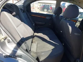 2007 Chevrolet Aveo LS z VIN KL1TD566X7B087387, wystawiony jako IAAI lot #41673057 z przebiegiem 160 577 mil mil oraz . Historia ofert i sprzedaży dostępna na DreamBid. Obrazek 8.