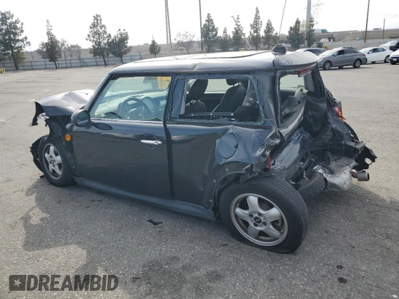 2007 MINI Hardtop z VIN WMWMF33537TT54433, wystawiony jako Copart lot #58813415 z przebiegiem 111 250 mil mil oraz Szkoda całkowita • Salvage title. Historia ofert i sprzedaży dostępna na DreamBid. Obrazek 2.