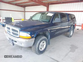 2000 Dodge Dakota Sport with VIN 1B7GG2AN7YS647799, listed as a IAAI auction lot 42147404 with 234,194 mi miles and . Bid and sale history available at carsss.com. Image 2.