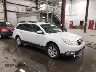 2011 Subaru Outback 2.5i Prem AWP with VIN 4S4BRBCC2B3442565, listed as a IAAI auction lot 42032820 with 207,677 mi miles. Bid and sale history available at carsss.com. Image 1.