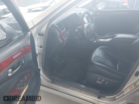 2007 Lexus LS 460 z VIN JTHBL46F575044235, wystawiony jako IAAI lot #42518998 z przebiegiem 224 489 mil mil oraz . Historia ofert i sprzedaży dostępna na DreamBid. Obrazek 5.