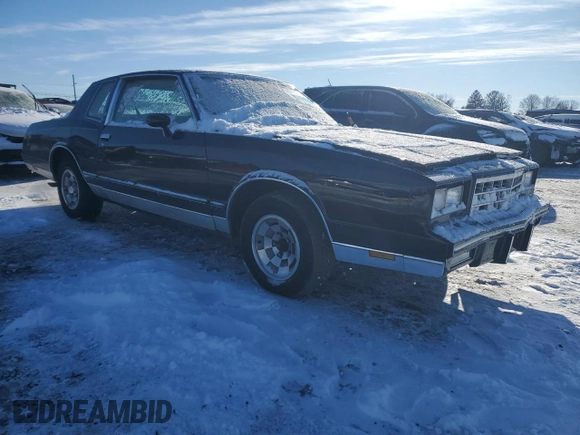 1984 Chevrolet Monte Carlo z VIN 1G1AZ37H3EB102999, wystawiony jako Copart lot #87061824 z przebiegiem 271 202 mil mil oraz Szkody całkowita. Historia ofert i sprzedaży dostępna na DreamBid. Obrazek 4.