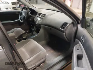2005 Honda Accord LX z VIN 1HGCM56425A133452, wystawiony jako IAAI lot #42343342 z przebiegiem 149 132 mil mil oraz . Historia ofert i sprzedaży dostępna na DreamBid. Obrazek 5.