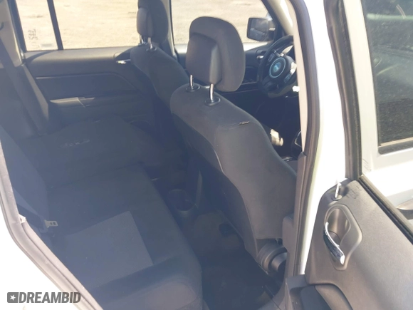 2016 Jeep Patriot Latitude with VIN 1C4NJRFB7GD718468, listed as a IAAI auction lot 42065343 with 92,009 mi miles. Bid and sale history available at carsss.com. Image 8.