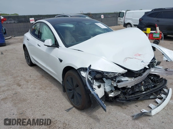 2024 Tesla Model 3 z VIN 5YJ3E1EAXRF853350, wystawiony jako IAAI lot #41946954 z przebiegiem Nie podano mil oraz . Historia ofert i sprzedaży dostępna na DreamBid. Obrazek 1.