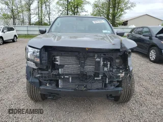 2025 Nissan Frontier SV z VIN 1N6ED1FK9SN615898, wystawiony jako Copart lot #56761655 z przebiegiem 2 367 mil mil oraz Szkoda całkowita • Salvage title. Historia ofert i sprzedaży dostępna na DreamBid. Obrazek 5.