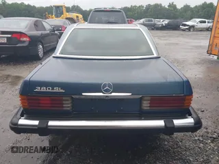 1985 Mercedes-Benz 380 z VIN WDBBA45C1FA018962, wystawiony jako IAAI lot #42449076 z przebiegiem 142 436 mil mil oraz . Historia ofert i sprzedaży dostępna na DreamBid. Obrazek 16.