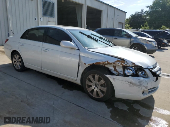 2007 Toyota Avalon XL z VIN 4T1BK36B87U251036, wystawiony jako Copart lot #52417095 z przebiegiem 218 502 mil mil oraz Szkoda całkowita • Salvage title. Historia ofert i sprzedaży dostępna na DreamBid. Obrazek 4.