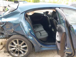 2018 Mazda 3 Touring z VIN 3MZBN1L38JM235604, wystawiony jako IAAI lot #42333995 z przebiegiem 69 541 mil mil oraz . Historia ofert i sprzedaży dostępna na DreamBid. Obrazek 8.