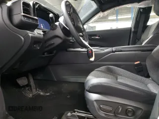 2023 Toyota Crown XLE z VIN JTDAAAAF3P3014834, wystawiony jako Copart lot #50946785 z przebiegiem 28 117 mil mil oraz Szkoda całkowita • Salvage title. Historia ofert i sprzedaży dostępna na DreamBid. Obrazek 7.