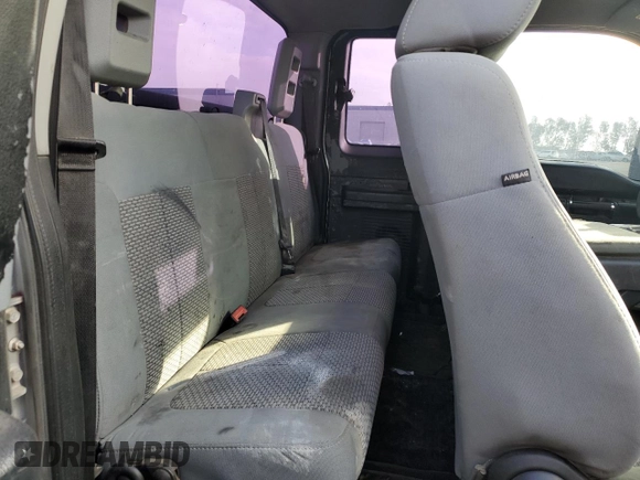 2013 Ford F-250 XL z VIN 1FT7X2A66DEB77282, wystawiony jako Copart lot #84869404 z przebiegiem 283 377 mil mil oraz Czysty tytuł • Clean title. Historia ofert i sprzedaży dostępna na DreamBid. Obrazek 10.