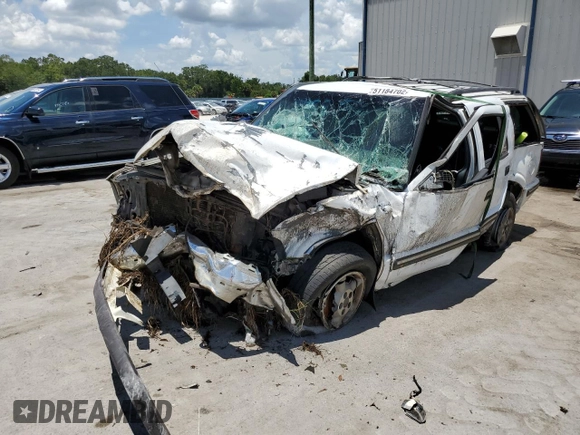 1999 Chevrolet Blazer Trailblazer z VIN 1GNDT13W6X2193629, wystawiony jako Copart lot #51184702 z przebiegiem Nie podano mil oraz Nie do naprawy • Non repairable. Historia ofert i sprzedaży dostępna na DreamBid. Obrazek 2.