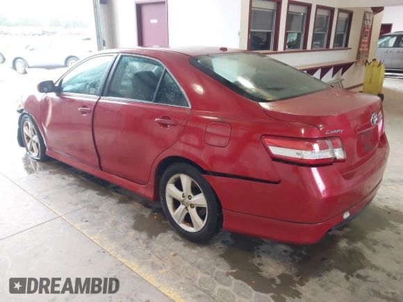 2011 Toyota Camry LE z VIN 4T1BF3EK6BU129712, wystawiony jako IAAI lot #42236451 z przebiegiem 205 126 mil mil oraz . Historia ofert i sprzedaży dostępna na DreamBid. Obrazek 3.