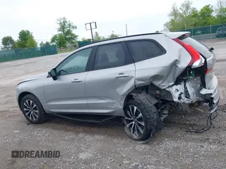 2024 Volvo XC60 Plus Dark Theme z VIN YV4L12RL5R1885058, wystawiony jako IAAI lot #42167034 z przebiegiem 25 886 mil mil oraz . Historia ofert i sprzedaży dostępna na DreamBid. Obrazek 14.