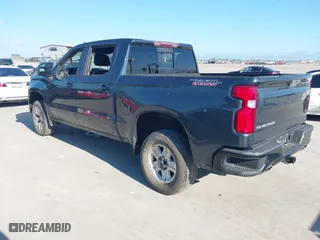 2019 Chevrolet Silverado 1500 LT Trail Boss with VIN 1GCPYFEDXKZ238586, listed as a IAAI auction lot 40383133 with 107,942 mi miles. Bid and sale history available at carsss.com. Image 3.