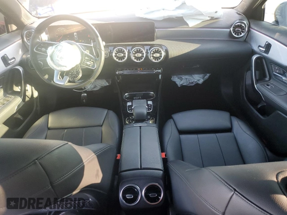 2020 Mercedes-Benz A 220 z VIN W1K3G4EB6LJ228454, wystawiony jako Copart lot #83713224 z przebiegiem 49 115 mil mil oraz Szkoda całkowita • Salvage title. Historia ofert i sprzedaży dostępna na DreamBid. Obrazek 8.