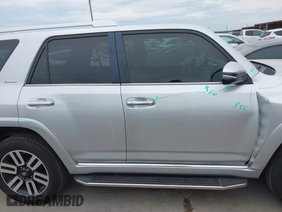 2017 Toyota 4Runner SR5 z VIN JTEBU5JR3H5427660, wystawiony jako IAAI lot #42477925 z przebiegiem 95 815 mil mil oraz . Historia ofert i sprzedaży dostępna na DreamBid. Obrazek 14.