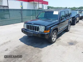 2008 Jeep Commander Sport z VIN 1J8HG48K08C132383, wystawiony jako IAAI lot #42600242 z przebiegiem 167 206 mil mil oraz . Historia ofert i sprzedaży dostępna na DreamBid. Obrazek 2.