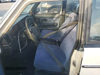 1991 Volvo 240 z VIN YV1AA8844M1441146, wystawiony jako Copart lot #75018744 z przebiegiem 159 330 mil mil oraz Nie do naprawy. Historia ofert i sprzedaży dostępna na DreamBid. Obrazek 7.