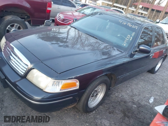 2000 Ford Crown Victoria LX z VIN 2FAFP74W6YX214233, wystawiony jako IAAI lot #41606101 z przebiegiem 106 617 mil mil oraz . Historia ofert i sprzedaży dostępna na DreamBid. Obrazek 2.