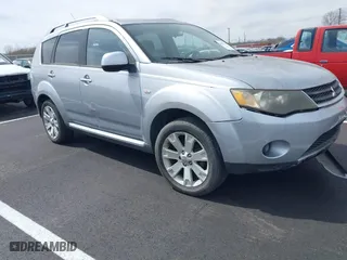 2008 Mitsubishi Outlander SE with VIN JA4LT31W28Z012886, listed as a IAAI auction lot 41867742 with 207,481 mi miles. Bid and sale history available at carsss.com. Image 1.