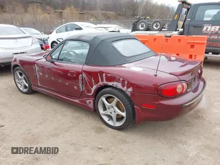2003 Mazda MX-5 Miata Cloth z VIN JM1NB353X30308589, wystawiony jako IAAI lot #41454795 z przebiegiem 110 940 mil mil oraz . Historia ofert i sprzedaży dostępna na DreamBid. Obrazek 3.