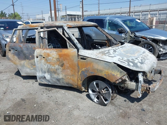 2014 Kia Soul with VIN KNDJN2A29E7008839, listed as a IAAI auction lot 42087090 with 1 mi miles. Bid and sale history available at carsss.com. Image 1.