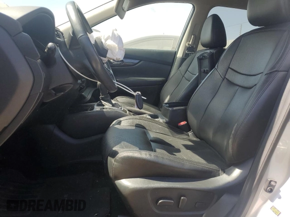 2017 Nissan Rogue SL z VIN 5N1AT2MT3HC885683, wystawiony jako Copart lot #54957275 z przebiegiem 127 879 mil mil oraz Szkoda całkowita • Salvage title. Historia ofert i sprzedaży dostępna na DreamBid. Obrazek 7.