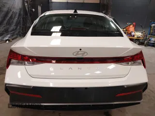 2025 Hyundai Elantra SEL Convenience z VIN KMHLS4DG2SU895603, wystawiony jako IAAI lot #41418366 z przebiegiem 209 mil mil oraz . Historia ofert i sprzedaży dostępna na DreamBid. Obrazek 16.