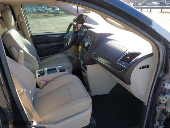 2015 Chrysler Town & Country Touring with VIN 2C4RC1BG1FR609174, listed as a IAAI auction lot 41527536 with 168,818 mi miles. Bid and sale history available at carsss.com. Image 5.