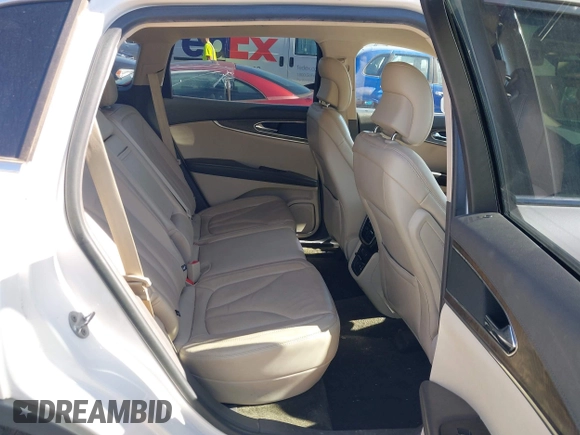 2017 Lincoln MKX Select z VIN 2LMPJ6KR0HBL15191, wystawiony jako IAAI lot #42161196 z przebiegiem 75 292 mil mil oraz . Historia ofert i sprzedaży dostępna na DreamBid. Obrazek 8.