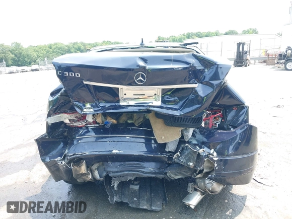 2010 Mercedes-Benz C 300 Sport с VIN WDDGF5EB4AR108712, выставлен на аукционе IAAI как лот 42399161 с пробегом 132 017 миль миль и . История ставок и продаж доступна на DreamBid. Изображение 16.