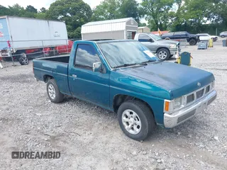 1996 Nissan Frontier XE z VIN 1N6SD11S2TC373561, wystawiony jako IAAI lot #42512240 z przebiegiem 253 217 mil mil oraz . Historia ofert i sprzedaży dostępna na DreamBid. Obrazek 1.