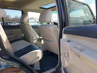 2008 Jeep Commander Overland with VIN 1J8HG68208C217008, listed as a IAAI auction lot 41754710 with 141,028 mi miles. Bid and sale history available at carsss.com. Image 8.