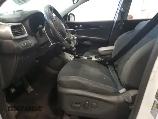 2019 Kia Sorento LX z VIN 5XYPGDA38KG437641, wystawiony jako Copart lot #57094315 z przebiegiem 48 936 mil mil oraz Szkoda całkowita • Salvage title. Historia ofert i sprzedaży dostępna na DreamBid. Obrazek 7.