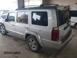2010 Jeep Commander Sport z VIN 1J4RG4GK0AC105228, wystawiony jako IAAI lot #42558376 z przebiegiem Nie podano mil oraz . Historia ofert i sprzedaży dostępna na DreamBid. Obrazek 3.