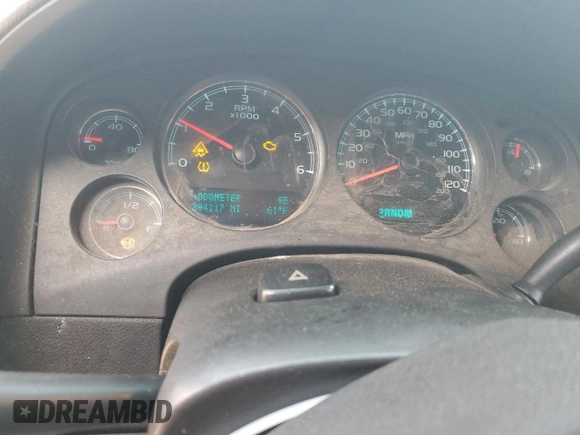 2010 Chevrolet Suburban LS z VIN 1GNUKHE32AR212268, wystawiony jako Copart lot #57613895 z przebiegiem 294 117 mil mil oraz Szkoda całkowita • Salvage title. Historia ofert i sprzedaży dostępna na DreamBid. Obrazek 9.