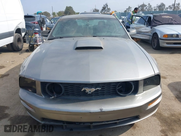 2008 Ford Mustang GT Deluxe z VIN 1ZVHT82H585183161, wystawiony jako IAAI lot #42421278 z przebiegiem 211 972 mil mil oraz . Historia ofert i sprzedaży dostępna na DreamBid. Obrazek 12.