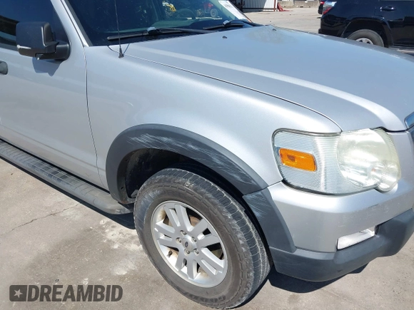 2010 Ford Explorer Sport Trac XLT z VIN 1FMEU3BE2AUA00236, wystawiony jako IAAI lot #41981531 z przebiegiem 101 993 mil mil oraz . Historia ofert i sprzedaży dostępna na DreamBid. Obrazek 18.