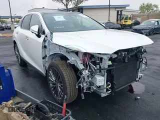 2024 Lexus RX 450h+ Luxury z VIN JTJCJMGA1R2021146, wystawiony jako IAAI lot #42204669 z przebiegiem 1 947 mil mil oraz . Historia ofert i sprzedaży dostępna na DreamBid. Obrazek 1.