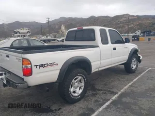 2001 Toyota Tacoma z VIN 5TEWN72N11Z820568, wystawiony jako IAAI lot #41820146 z przebiegiem 188 430 mil mil oraz . Historia ofert i sprzedaży dostępna na DreamBid. Obrazek 4.