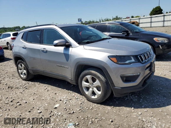 2018 Jeep Compass Latitude z VIN 3C4NJDBB6JT392821, wystawiony jako Copart lot #57628865 z przebiegiem 217 327 mil mil oraz Szkoda całkowita • Salvage title. Historia ofert i sprzedaży dostępna na DreamBid. Obrazek 4.