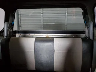 1990 Geo Tracker z VIN 2CNBJ18UXL6218795, wystawiony jako Copart lot #53083615 z przebiegiem 83 413 mil mil oraz Szkody całkowita. Historia ofert i sprzedaży dostępna na DreamBid. Obrazek 10.