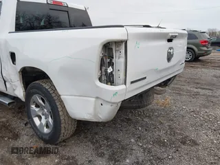 2020 Ram 1500 Big Horn z VIN 1C6RRFFG5LN284440, wystawiony jako IAAI lot #40975635 z przebiegiem 105 400 mil mil oraz . Historia ofert i sprzedaży dostępna na DreamBid. Obrazek 19.