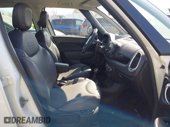 2014 FIAT 500L Lounge z VIN ZFBCFACHXEZ028896, wystawiony jako IAAI lot #41751360 z przebiegiem 157 966 mil mil oraz . Historia ofert i sprzedaży dostępna na DreamBid. Obrazek 5.