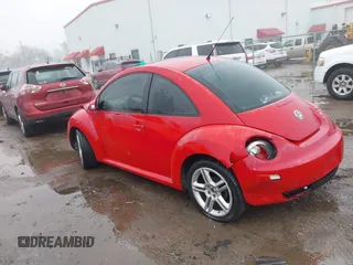 2006 Volkswagen New Beetle Coupe with VIN 3VWRW31C46M409251, listed as a IAAI auction lot 41413298 with 129,972 mi miles. Bid and sale history available at carsss.com. Image 3.