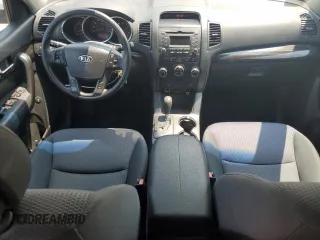 2012 Kia Sorento LX z VIN 5XYKT3A60CG200444, wystawiony jako Copart lot #60508715 z przebiegiem 47 935 mil mil oraz Czysty tytuł • Clean title. Historia ofert i sprzedaży dostępna na DreamBid. Obrazek 8.