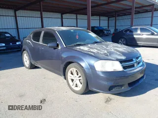 2012 Dodge Avenger SXT z VIN 1C3CDZCB4CN183658, wystawiony jako IAAI lot #41815056 z przebiegiem 137 665 mil mil oraz . Historia ofert i sprzedaży dostępna na DreamBid. Obrazek 1.