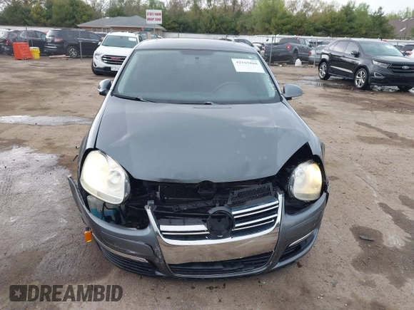 2008 Volkswagen Jetta SE z VIN 3VWRM71K18M135790, wystawiony jako IAAI lot #42165888 z przebiegiem 147 523 mil mil oraz . Historia ofert i sprzedaży dostępna na DreamBid. Obrazek 12.