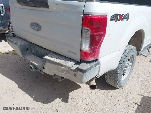 2017 Ford Super Duty F-250 SRW Lariat with VIN 1FT7W2B6XHEE73400, listed as a IAAI auction lot 41675678 with 179,224 mi miles. Bid and sale history available at carsss.com. Image 6.